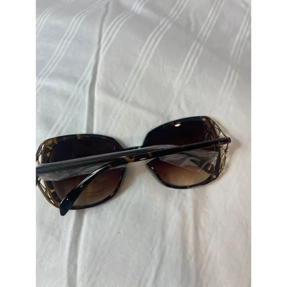 Cross My Way Round Frame Rhinestone Temple Sunglasses Tortoise‎